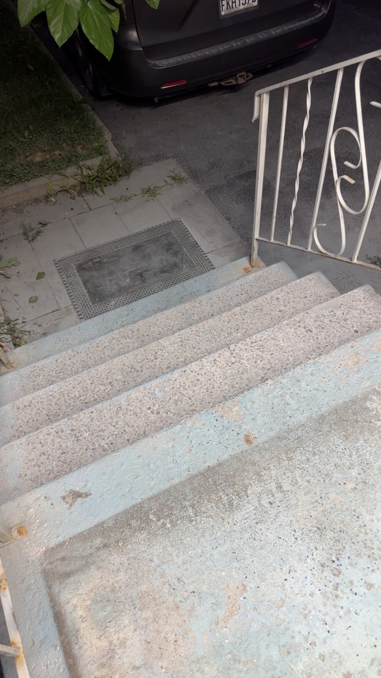 Escalier extérieur en béton avant les travaux Épox’Art
